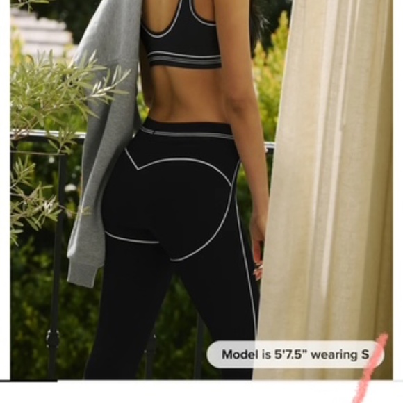 Alo Airbrush High-Waist Heart Throb Legging - Picture 3 of 4